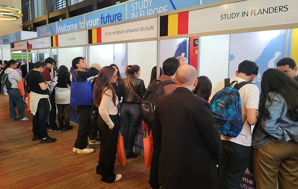 MentoraStudies Ferias 2025